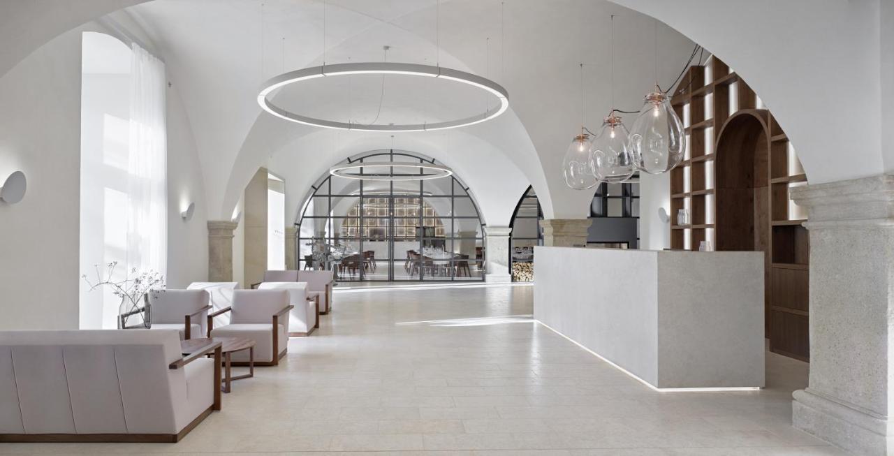 Lotrinsky Hotel เวลเค ปาโบลวิตเซ ภายนอก รูปภาพ